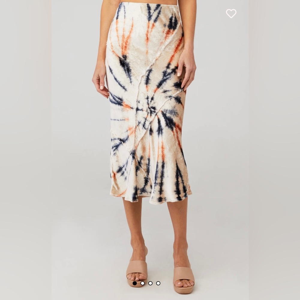 NEW 💕 FREE PEOPLE
SERIOUS SWAGGER TIE DYE SKIRT 😍